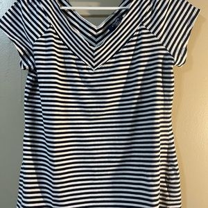 Chaps ladies blouse with a v neck front and back size xlg. Like new condition.